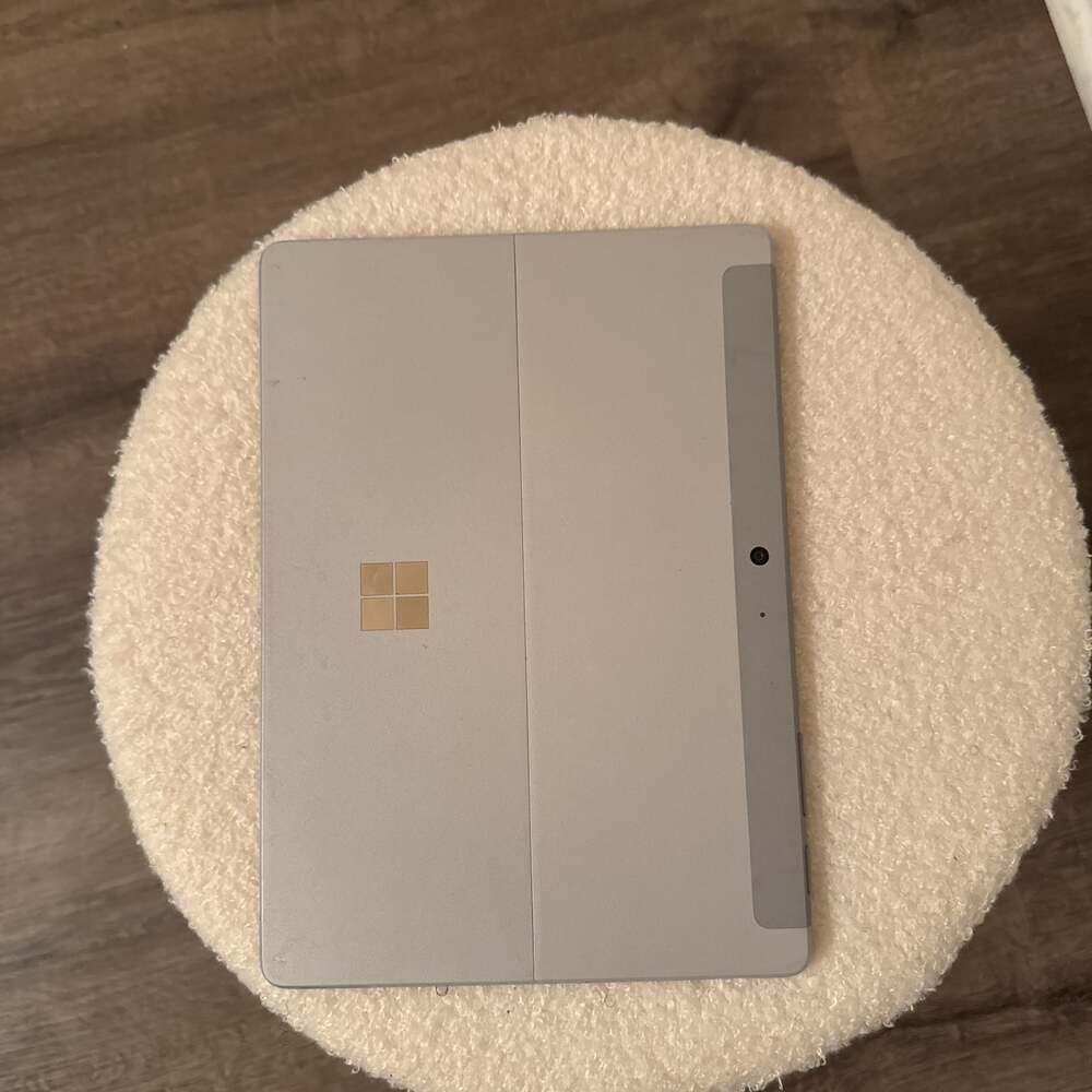 Microsoft Surface GO 2nd. Gen - 10.5" Intel Core M3 8GB RAM 128GB Storage